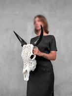 Geen minimumprijs - Authentieke witte gebeeldhouwde