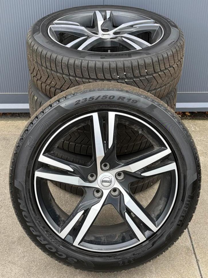 Originele Volvo Wintersets 235/50 R19, Auto-onderdelen, Banden en Velgen, 19 inch, Winterbanden, 235 mm, Personenwagen, Nieuw