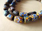 Collier van 34 kralen uit Murano, type Millefiori / Mozaïek,
