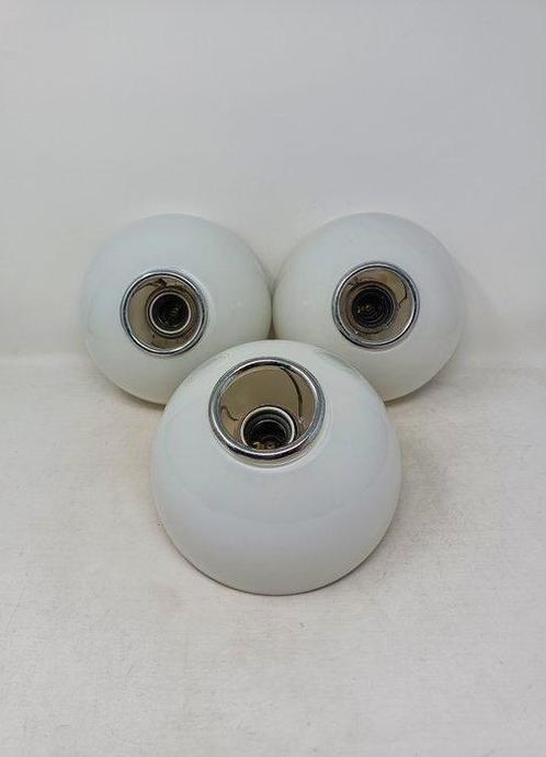 Artemide - Ernesto Gismondi - Wandlamp (3) - Tilos - Opaline, Antiek en Kunst, Antiek | Verlichting