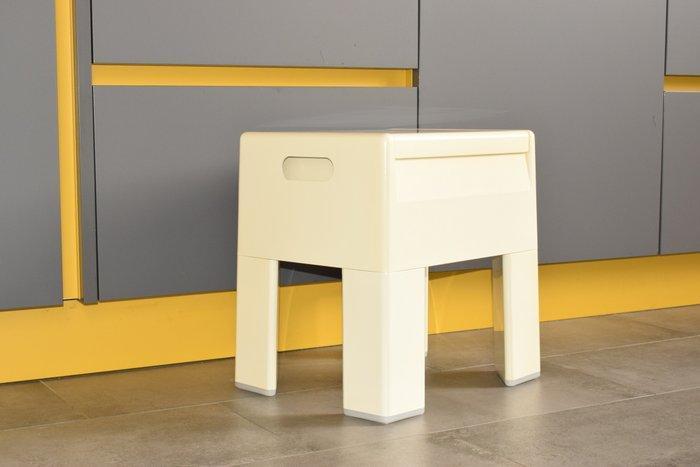 Gedy - Olaf Von Bohr - Kruk - Plastic - opbergtafeltje, Antiquités & Art, Antiquités | Meubles | Chaises & Canapés