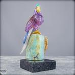 Kunstzinnige, heldere amethistpapegaai op Andes Opal- 451.16