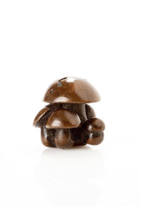 Un netsuke grand et doux représentant un groupe de cinq, Antiquités & Art, Antiquités | Autres Antiquités