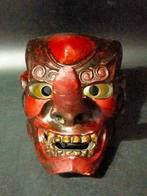 Antiek Tengu-masker in rode, zwarte en gouden droge lak –, Antiek en Kunst