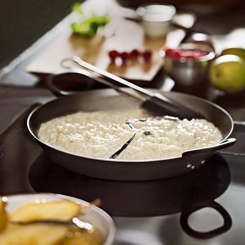 RÖSLE - Cast Iron Serving Pan -24cm, Huis en Inrichting, Keuken | Potten en Pannen, Pot, Bus of Blik, Nieuw, Gietijzer, Ophalen of Verzenden