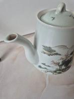 Oude Chinese theepot van porselein celadon, decor met
