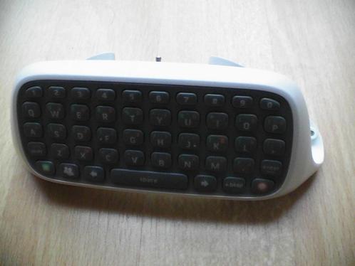 XBOX 360 keypad wit chatpad voor je controller. (used), Consoles de jeu & Jeux vidéo, Jeux | Xbox 360, Enlèvement ou Envoi