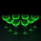 Drinkservies (8) - Uraniumglas - Ambachtelijk vervaardigd, Antiek en Kunst