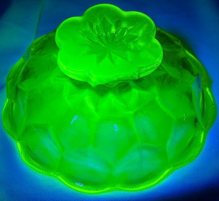 Schotel - Uraniumglas - Art Deco schaal Bohemen, Antiek en Kunst, Antiek | Glaswerk en Kristal