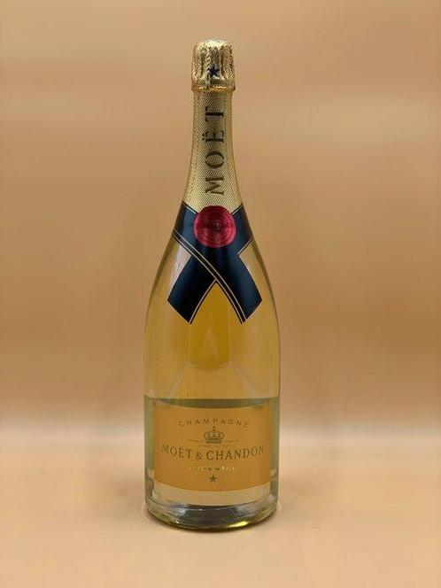 Moët & Chandon, Impérial Gold Light Up Luminous - Champagne, Verzamelen, Wijnen