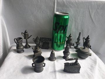 Unknown - Figurine miniature - 13 miniatuurvoorwerpen in tin