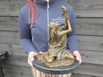 Statue, Large Bronze: Lady Releasing Bird - 35 cm - Bronze,