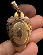 Een buitengewoon gotisch juweel-reliquarium van dubbel goud, Antiek en Kunst