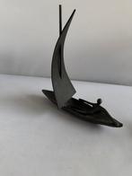 Corry Ammerlaan - Figure - Zeilboot met figuur - Verbronsd, Antiek en Kunst