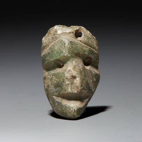 Mixteken, Mexico Jade Hanger in de vorm van een masker. 800, Verzamelen, Mineralen en Fossielen