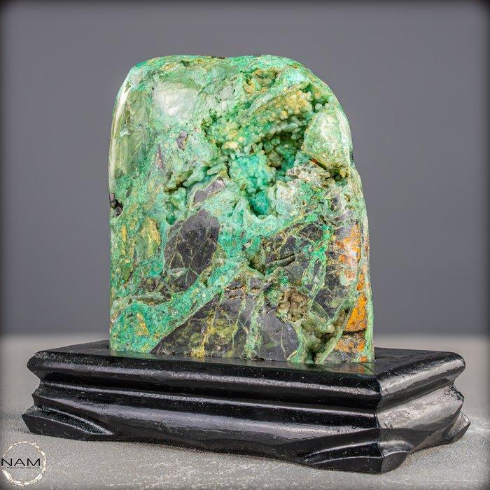 Natuurlijke chrysopras vrije vorm uit Indonesië op een, Antiek en Kunst, Curiosa en Brocante