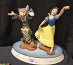 Beeldje - WDCC Snow White and the Seven Dwarfs Dancing, Verzamelen, Nieuw