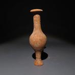Oud-Grieks Terracotta Amfora-achtig vaartuig. 3e eeuw v.Chr.