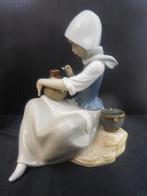 Lladró - Figuur - Mädchen mit Krug - Porselein