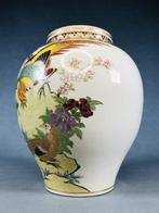 Vase - Porcelaine, Vase en porcelaine Satsuma représentant, Antiek en Kunst