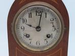 Klok - Tischuhr aus Holz mit Intarsien und Pendelwerk -, Antiek en Kunst, Antiek | Klokken