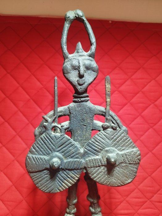 La Fucina Bronzetti Ferri Battuti - Beeld, guerriero con, Antiek en Kunst, Curiosa en Brocante