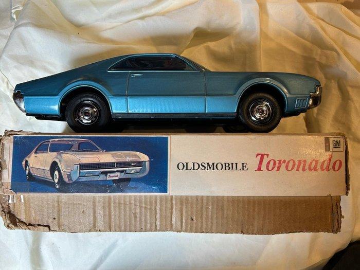 ATC - Jouet en étain - Oldsmobile Toronado Large Car, Boxed, Antiek en Kunst, Antiek | Speelgoed