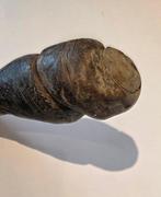 Karakteristieke zware knots/club afkomstig van de Dani uit