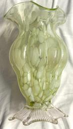Vaas - Uraniumglas - Boheemse uran glass vaas, Antiek en Kunst, Antiek | Glaswerk en Kristal