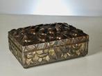 Doos - brons, staal en houtfineer