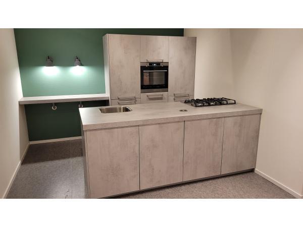 Veiling - Luxe Bruynzeel Eilandkeuken inclusief AEG apparatu, Huis en Inrichting, Keuken | Complete keukens, Gebruikt