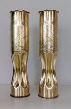 Artiste inconnu - trench art WWI obussen met gegraveerde
