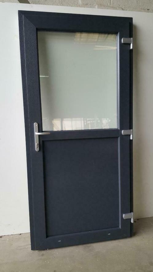 PVC Deur 98x204 buitendraaiend Perfect geschikt voor garage!, Doe-het-zelf en Bouw, Raamkozijnen en Schuifdeuren, Inclusief glas