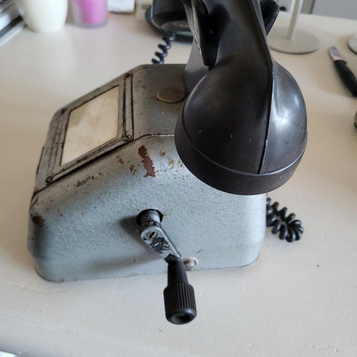 Analoge telefoon - Gietijzer - Veldtelefoon met een, Antiek en Kunst, Kunst | Designobjecten