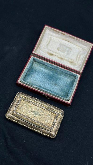 Tabaksdoos - goudkleurig zilver, Verzamelen, Rookartikelen, Aanstekers en Luciferdoosjes