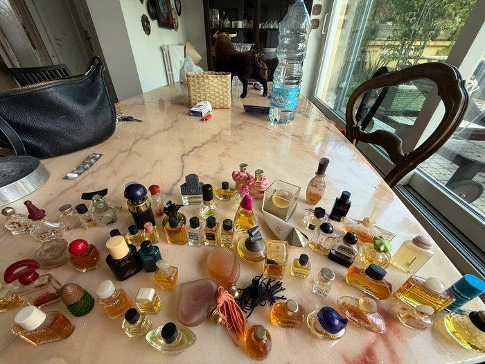 Collectie merkartikelen - Miniatuur parfums - Chanel, Jacomo, Antiek en Kunst, Antiek | Speelgoed
