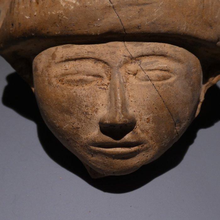 Veracruz, Mexico Terracotta Lachende kop. 8,5 cm H. Spaans, Verzamelen, Mineralen en Fossielen