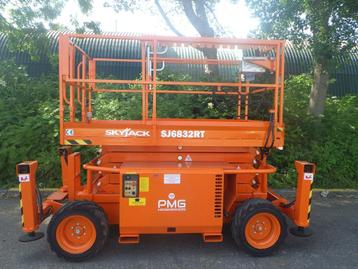 Schaarhoogwerker 4x4 SkyJack SJ6832RT , 2016 , 12m , gekeurd