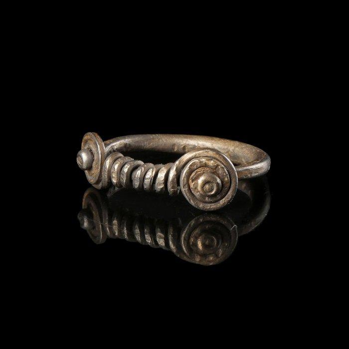 Keltisch Zilver Ring met spiraalknopen, Antiek en Kunst, Antiek | Overige Antiek