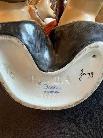 Goebel - Beeldje - Goebel porseleinen beeldje van een kind beschikbaar voor biedingen