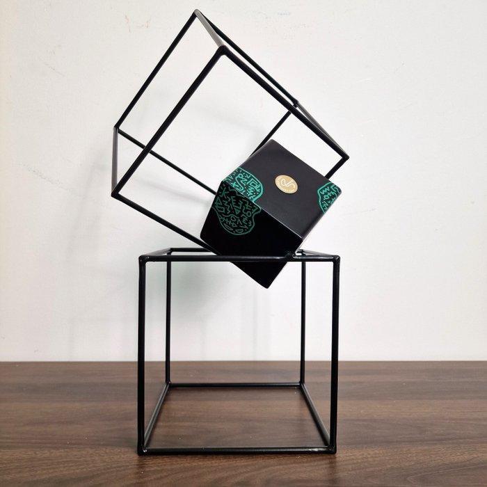 José Soler Art - Tri Cubes-Papyrus green. Matt Black - NO, Antiquités & Art, Art | Objets design