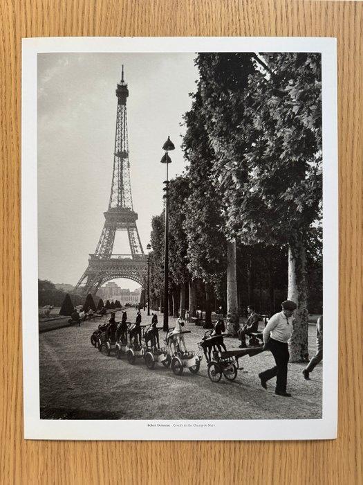 Robert Doisneau (1912–1994) - Cavalry on the Champ de Mars,, Antiquités & Art, Art | Objets design