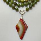 Serpentine canadienne et agate du Botswana (56 x 31 x 8).