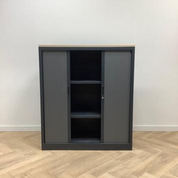 Tweedehands roldeurkast  vv 2 x legbord en sleutel, (hxbxd), Huis en Inrichting, Kasten | Roldeurkasten en Archiefkasten, Gebruikt
