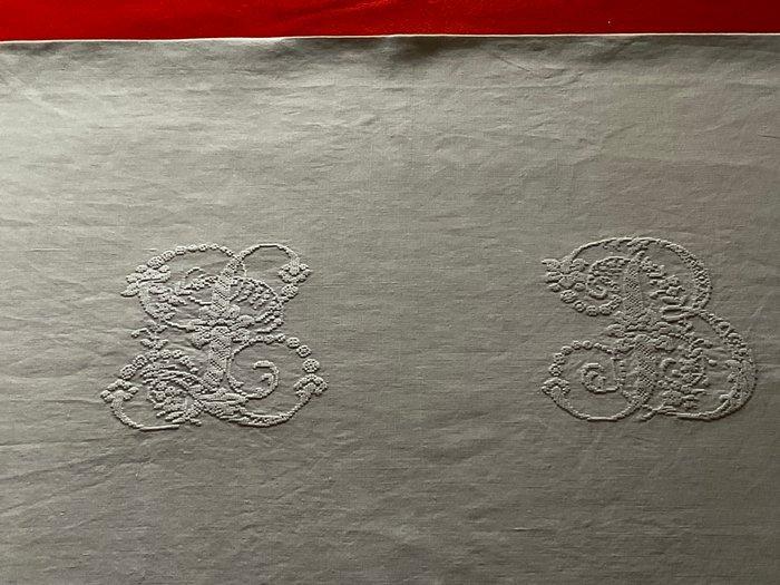 Laat 19e-eeuws linnen beddengoed met initialen L.B. -, Antiek en Kunst, Antiek | Meubels | Stoelen en Sofa's