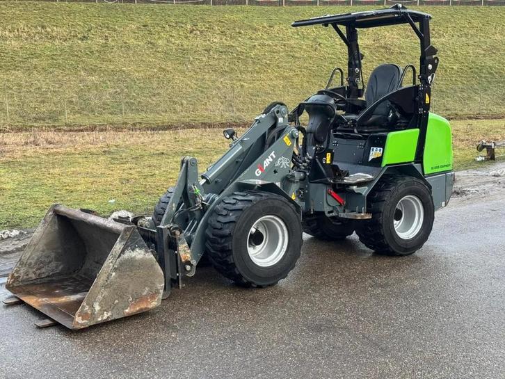 Giant G2500 X-tra HD, Zakelijke goederen, Machines en Bouw | Kranen en Graafmachines, Ophalen
