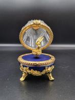 Boîte à musique de boudoir en forme d’œuf – Style Fabergé –, Antiquités & Art
