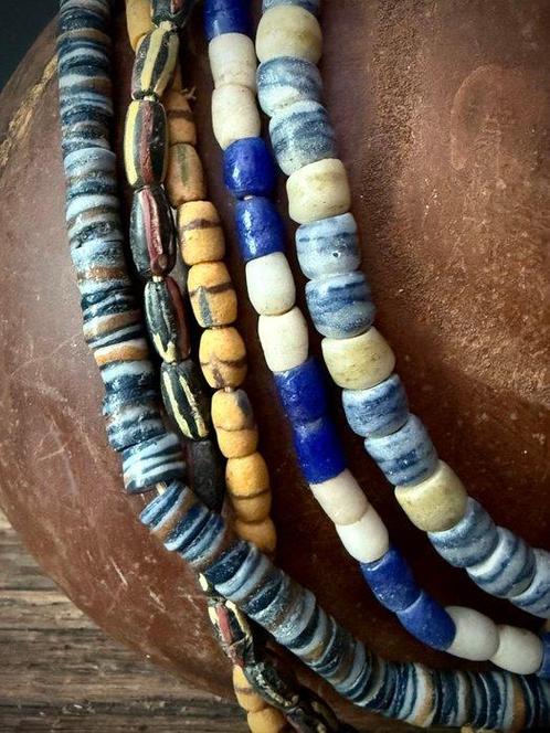 Handelskralen ketting uit Ghana (tradebeads) - Ghana (Zonder, Antiek en Kunst, Kunst | Niet-Westerse kunst