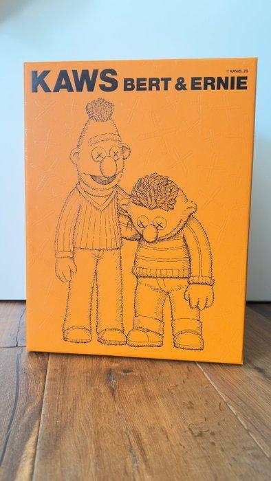 Kaws (1974) - Bert & Ernie, Antiquités & Art, Art | Objets design