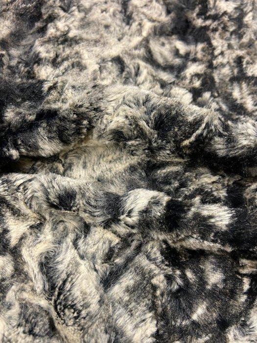Prachtig en zeer zacht zwart-wit pelsjasje. - Textiel - 600, Antiek en Kunst, Antiek | Tapijten, Tafelkleden en Textiel